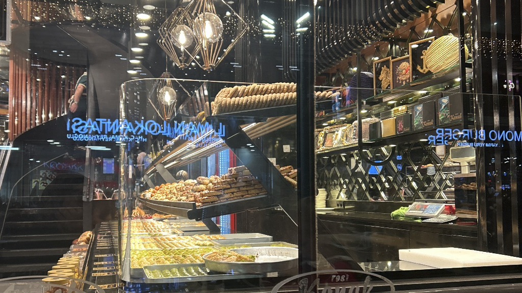 Konak Pastahaneleri
